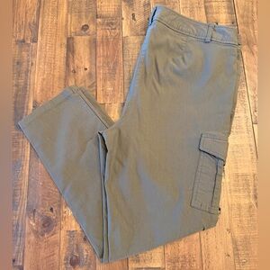 Fashion Bug Women’s Olive Green Cargo Pants Like New